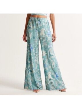 Abercrombie & Fitch Light Blue Floral Smocked Crop Top & Lounge Pants Set